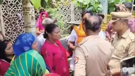 वाराणसी में महिलाओं ने शराब ठेका बंद करने की अपील को लेकर दिया विज्ञापन