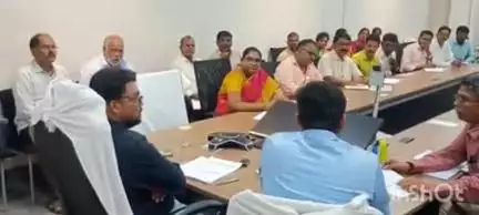 నాగర్ కర్నూల్: చెంచులకు శాశ్వత గృహాల మంజూరు నిర్మాణానికి వేగవంతంగా చర్యలు చేపట్టాలి: జిల్లా కలెక్టర్ బాధావత్ సంతోష్