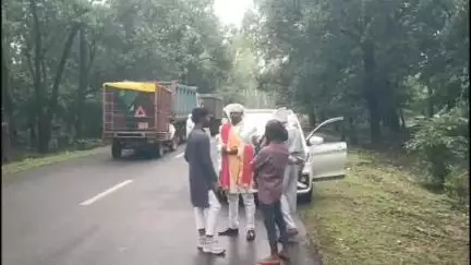 बालाघाट: भारी बारिश से जनजीवन अस्त-व्यस्त, काला पानी के पास पेड़ गिरने से मार्ग बंद, बारात फंसी