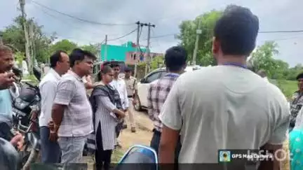 कुर्था: मोतेपुर पहुंचे जिलाधिकारी, मतदाता सूची के विशेष गहन पुनरीक्षण कार्य का किया निरीक्षण
