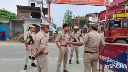 जलालपुर: अन्नावा चौराहे पर पुलिस अधीक्षक ने कावड़ यात्रा मार्ग का किया निरीक्षण