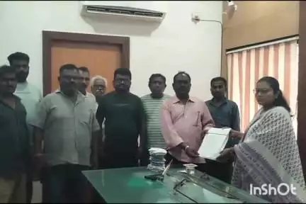 वरोरा: अवैधरित्या मटन विक्रेत्यांवर कारवाई करा;खाटीक समाज संघटनेचे वरोरा न.प.मुख्याधिकाऱ्यांना निवेदन#jansamasy