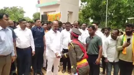 సిరిసిల్ల: జీవితంలో విద్యార్థులు ఉన్నత  స్థాయికి చేరుకోవాలి కేంద్ర హోంశాఖ సహాయ మంత్రి బండి సంజయ్