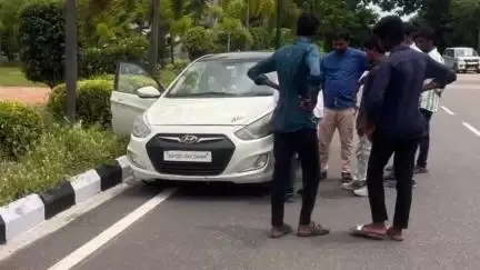 పెద్దపల్లి: పట్టణంలోని కలెక్టరేట్లో రోడ్డు ప్రమాదం
