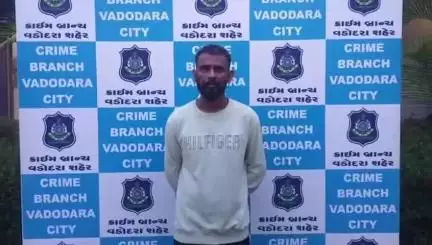 વડોદરા ઉત્તર: નોકરી ઇચ્છુક ઉમેદવારોને દુબઇમા નોકરી અપાવવાની લાલચ આપી રૂપીયા મેળવીઠગાઇના ગુનાનો નાસતો ફરતો આરોપી અમદાવાદ થી ઝડપાયો