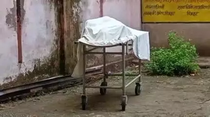 कर्वी: चित्रकूट मानिकपुर रेलवे स्टेशन में ट्रेन में यात्रा के दौरान मृत मिला अज्ञात व्यक्ति, रेलवे पुलिस जांच में जुटी