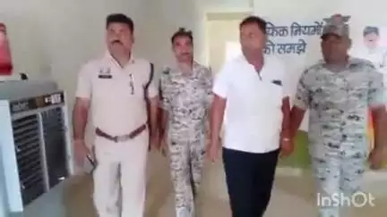 वाड्रफनगर: वाड्रफनगर पुलिस ने शादी का झांसा देकर युवती से दुष्कर्म के मामले में आरोपी को किया गिरफ्तार