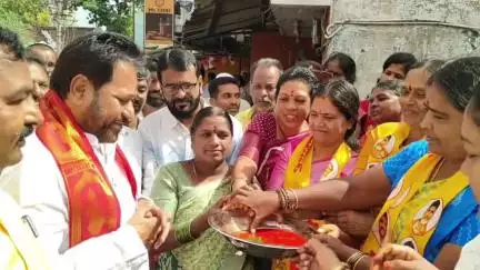 పలమనేరు: పట్టణంలోని 15వ వార్డులో ఇంటింటికి తెలుగుదేశం కార్యక్రమం నిర్వహించిన ఎమ్మెల్యే అమర్నాథ్‌ రెడ్డి