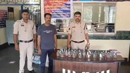कोटा: कोटा पुलिस ने पड़ावपारा कोटा से 33 नग प्लेन देसी शराब के साथ 1 आरोपी को किया गिरफ्तार