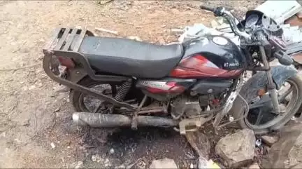 रावतभाटा: रावतभाटा के गांव चैनपुरा में टूटी 11 केवी लाइन, बाइक जलकर राख व करंट की चपेट में आकर एक भैंसे की हुई मौत