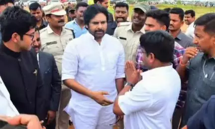 కనిగిరి: మార్కాపురంలో డిప్యూటీ సీఎం పవన్ కళ్యాణ్‌ను కలిసి కనిగిరిలో ఫ్లోరైడ్ సమస్యను వివరించిన ఎమ్మెల్యే ఉగ్ర నరసింహారెడ్డి
