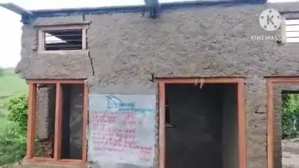 आसपुर: मोवाई में बारिश के कारण एक निर्माणाधीन मकान ढहा, कोई हताहत नहीं