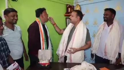 করিমগঞ্জ: বিদ্যানগরে সাংসদের সঙ্গে সাক্ষাৎ করলেন বাগবাড়ি পীরেরচক GP-র নবনির্বাচিত সভাপতি সহ অন্যরা