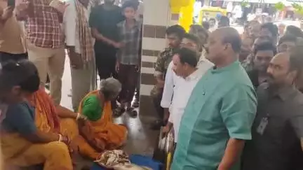 శ్రీకాకుళం: టెక్కలిలో 49 లక్షలతో నిర్మించిన చేపల మార్కెట్‌ను ప్రారంభించిన మంత్రి అచ్చెన్నాయుడు