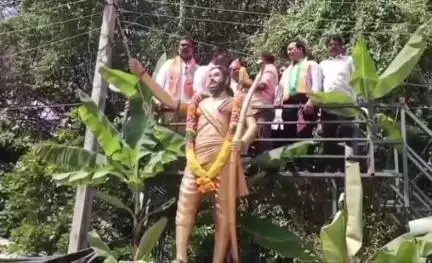 అల్లూరి సీతారామరాజు జయంతి సందర్భంగా పట్టణంలోని ఆయన విగ్రహానికి నివాళులర్పించిన బీజేపీ రాష్ట్ర కార్యవర్గ సభ్యుడు రమేష్