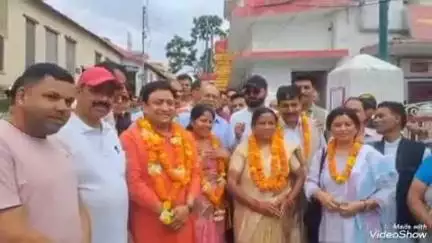 सतपुली: भाजपा समर्थित निवर्तमान ब्लॉक प्रमुख महेंद्र राणा ने पौड़ी में जिला पंचायत सदस्य सीट कुल्हाड-9 के लिए नामांकन किया दाखिल