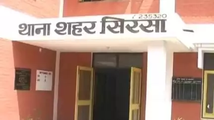 सिरसा: इंद्रपुरी मोहल्ला क्षेत्र से स्कूटी सवार युवक 108 बोतल अवैध शराब के साथ किया गया गिरफ्तार : शहर थाना प्रभारी