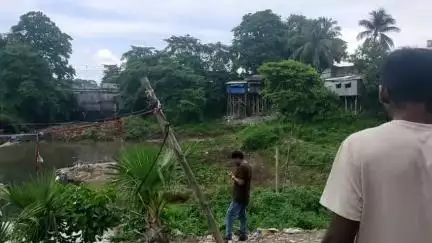 বালুরঘাট: বালুরঘাট আত্রাই কলোনি এলাকায় ডাঙাখাড়িতে তৈরি হবে বাঁধ, এলাকা পরিদর্শন করলেন পৌরপ্রধান