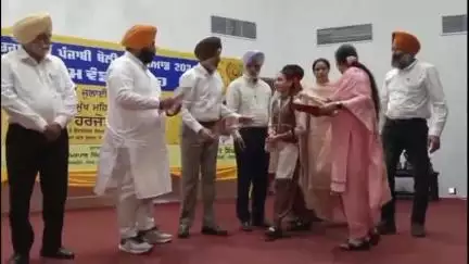 ਐਸਏਐਸ ਨਗਰ ਮੁਹਾਲੀ: ਅੰਤਰਰਾਸ਼ਟਰੀ ਪੰਜਾਬੀ ਬੋਲੀ ਓਲੰਪੀਆੜ ਦੀ ਜੇਤੂਆਂ ਨੂੰ ਪੰਜਾਬ ਸਕੂਲ ਸਿੱਖਿਆ ਬੋਰਡ ਵਿਖੇ ਸਿੱਖਿਆ ਮੰਤਰੀ ਨੇ ਕੀਤਾ ਸਨਮਾਨਿਤ