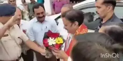 सोहागपुर: एकदिवसीय प्रवास पर शहडोल पहुंचे प्रभारी मंत्री राजेंद्र शुक्ला, सर्किट हाउस में कलेक्टर व SP ने किया स्वागत