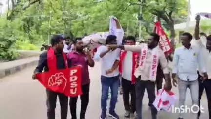 కాకతీయ విశ్వవిద్యాలయంలో ఇంటిగ్రేటెడ్ పాఠశాల అనుమతికి నిరసనగా యూనివర్సిటీలోని పరిపాలన భవనం ఎదుట ఆందోళన