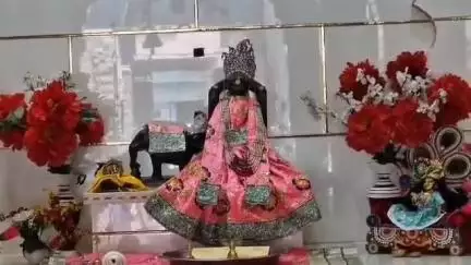 सिरसा: हाईकोर्ट के आदेश पर प्राचीन शनिदेव धाम की पुरानी दुकान हुई खाली, नौहरिया बाज़ार में मीडिया से रूबरू हुए मंदिर के पुजारी