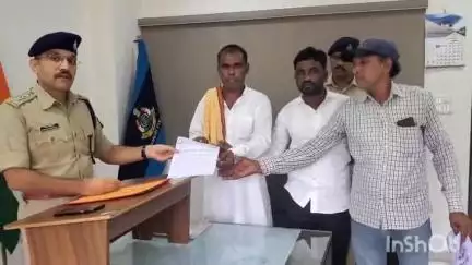 મોડાસા: સાઠંબા ગામે પોલીસે એક વ્યક્તિને માર મારવાની લઈને એસપી કચેરી રજૂઆત