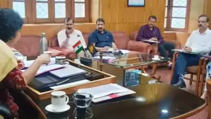 कुल्लू: DC ने की रेडक्रॉस सब-कमेटी बैठक की अध्यक्षता, कहा- जूनियर रेडक्रॉस यूनिट्स युवा पीढ़ी को मानव सेवा से जोड़ने का प्रयास