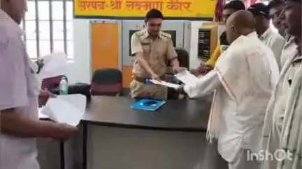 कपासन: रुपाखेड़ी में डोडाचूरा नष्टिकरण शिविर में पहुंचे किसानों ने ज्ञापन देकर बिना मुआवजा डोडा चूरा नष्टिकरण में जताई असमर्थता