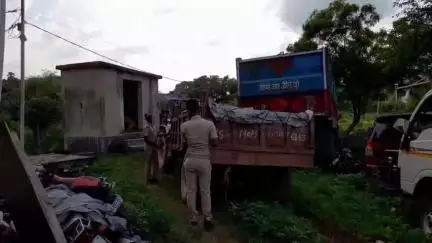 चेवाड़ा: शेखपुरा सिकंदरा मार्ग पर चालान फेल होने पर पत्थर व बालू लदे दो वाहन ज़ब्त