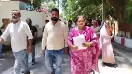 लखीमपुर: पिपरिया में मंदिर भूमि पर कब्जे को लेकर ग्रामीणों में रोष, कलेक्ट्रेट पहुंचकर डीएम को सौंपा प्रार्थना पत्र