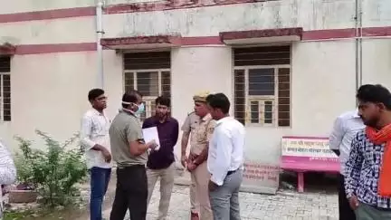निवाई: सदर थाना क्षेत्र के गांव जोधपुरीया स्थित मंदिर के समीप (मांसी बांध) सरोवर में स्नान के दौरान युवक डूबा