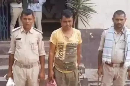 हलसी: धीरा गांव में नशे में घर में मारपीट कर रहे एक व्यक्ति को पुलिस ने किया गिरफ्तार