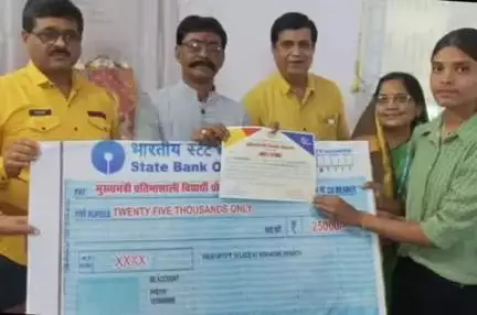 उदयपुरा: मुख्यमंत्री प्रोत्साहन छात्र योजना: सांदीपनी विद्यालय उदयपुरा में लैपटॉप वितरण राशि दी गई