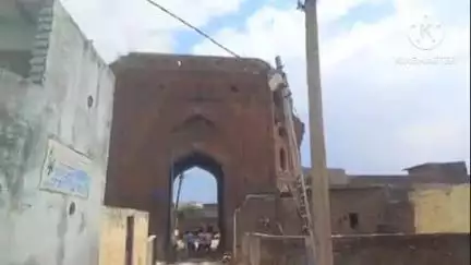संभल: सौधन गांव में स्थित प्राचीन मुगल कालीन किले के गेट की मरम्मत ASI द्वारा की जाएगी, किले को सुरक्षित किया जाएगा