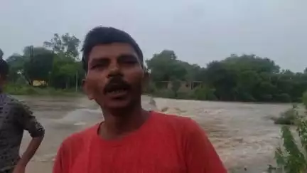शाहनगर: शाहनगर बोरी रोड पर केन नदी पुल में बाढ़ से आवागमन बाधित, ग्रामीणों का फूटा गुस्सा, हर साल होती है ऐसी स्थिति
