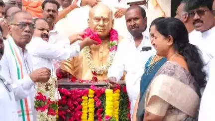 ఇబ్రహీంపట్నం: రోశయ్య రాజకీయరంగంలో తనదైన శైలిలో ముఖ్యమంత్రిగా గవర్నర్గా రాష్ట్ర ప్రజలకు సేవలు చేశారు: ఎమ్మెల్యే వీర్లపల్లి శంకర్