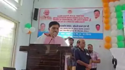 भिंड नगर: भिण्ड के नंबर 1 स्कूल में विधायक ने मेधावी छात्रों को लैपटॉप के लिए ₹25000 की राशि देकर किया संबोधित