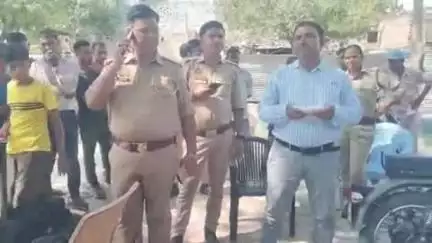 अमृतपुर: अलीगढ़ में रास्ते को लेकर हुए विवाद के बाद पहुंची पुलिस, मंदिर के पास से निकाला जा रहा था रास्ता