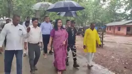 बोलबा: बोलबा के प्रसिद्ध दर्शनीय स्थल मां वनदुर्गा पहुंची उपायुक्त सिमडेगा, समिति के साथ बैठक कर कई चीजों की जानकारी ली