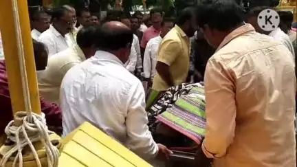 ఖమ్మం అర్బన్: ఖమ్మం లో రోడ్డు ప్రమాదంలో మృతి చెందిన టీడీపీ సీనియర్ నేతకు ఘన నివాళులర్పించిన పార్టీ శ్రేణులు