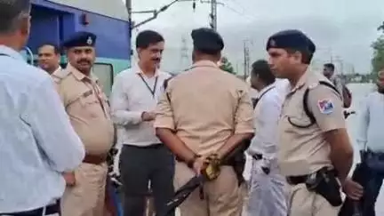 पाली: रेलवे जोन बिलासपुर के जीएम को मुदरिया गांव के ग्रामीणों ने मांगों को लेकर सौंपा ज्ञापन