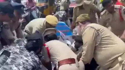 హిమాయత్ నగర్: తెలంగాణ రాష్ట్ర సచివాలయం ముట్టడికి యత్నించిన నిరుద్యోగులు, ఎక్కడికక్కడ అరెస్టు చేసిన పోలీసులు