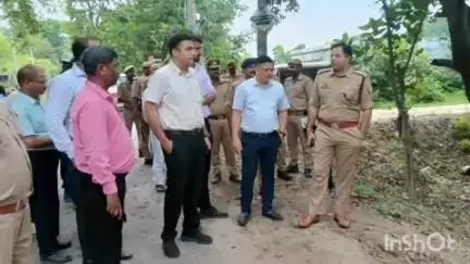 सोहावल: जिला अधिकारी निखिल टीकाराम फुंडे ने अयोध्या एसपी की मौजूदगी में सोहावल में रमडक ऋषि की तपोस्थली का किया निरीक्षण
