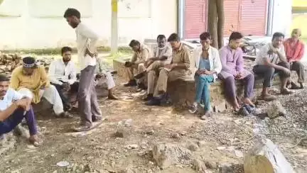 चरखारी: बम्हौरी कलां गांव में आकाशीय बिजली गिरने से एक किसान की हुई मौत, पुलिस ने शव का कराया पोस्टमार्टम