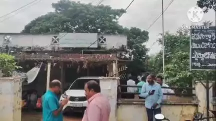చెన్నూరు: కోటపల్లి తహసీల్దార్ కార్యాలయంలో డిప్యూటీ తహసీల్దార్‌, అటెండర్‌ రూ. 10 వేలు లంచం తీసుకుంటుండగా పట్టుకున్న ACB అధికారులు
