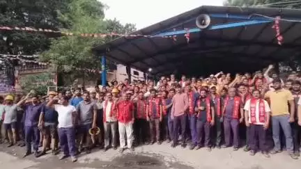 రామగుండం: సింగరేణిలో సమ్మెకు పిలుపునిచ్చిన కార్మిక సంఘాలు