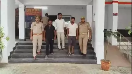 धनौरा: गजरौला फाजलपुर रेलवे फाटक के पास चल रही थी नकली दूध और पनीर बनाने की फैक्ट्री, पुलिस ने तीन को गिरफ्तार कर किया चालान