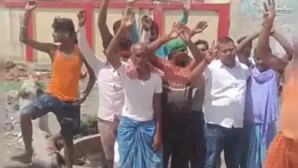 जोगापट्टी: नवलपुर पंचायत में घटिया सोखता निर्माण के खिलाफ ग्रामीणों का हंगामा,मुखिया पति पर लगाया भ्रष्टाचार का आरोप#jansmasya