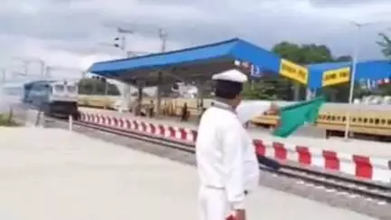 करनैलगंज: गोंडा-बुढ़वल रेल लाइन पर स्पीड ट्रायल, ट्रेन 130 किमी प्रति घंटे की रफ्तार से चली